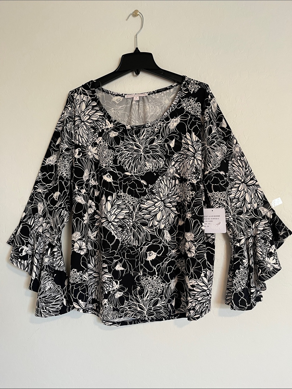 Stella + Ginger Women’s Size 2X Floral Black & Ivory Long Bell Sleeves Blouse
